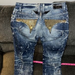 Robin’s Long Flap-Slim Jean w/Crystals size 32x33, med/dark blue w/ bleach veins
